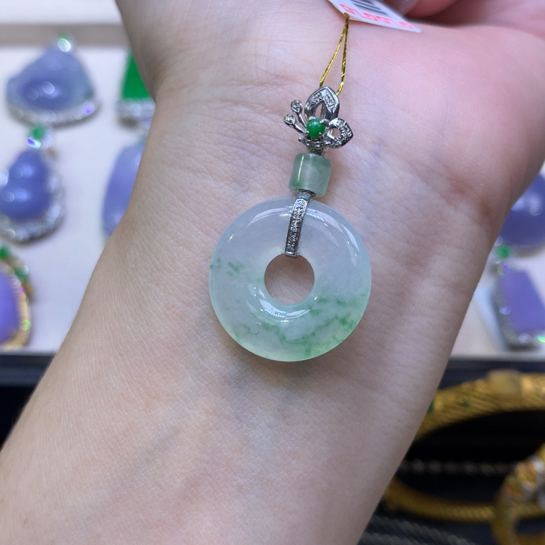 翡翠18K金镶嵌颈饰