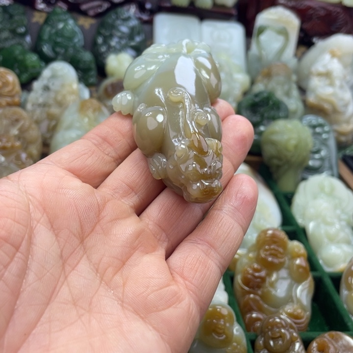 和田玉（糖玉）未镶嵌颈饰