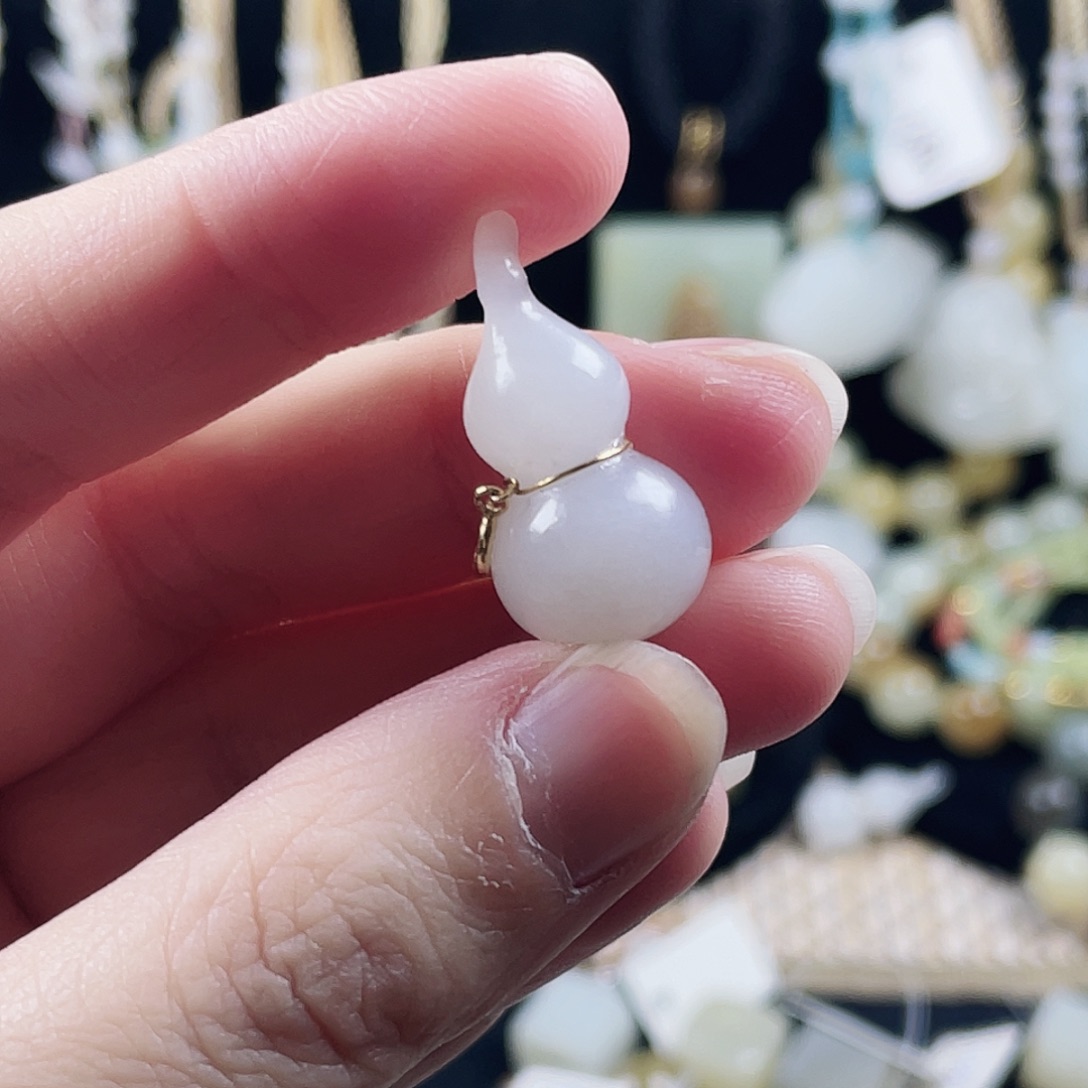 篠***俆和田玉未镶嵌颈饰