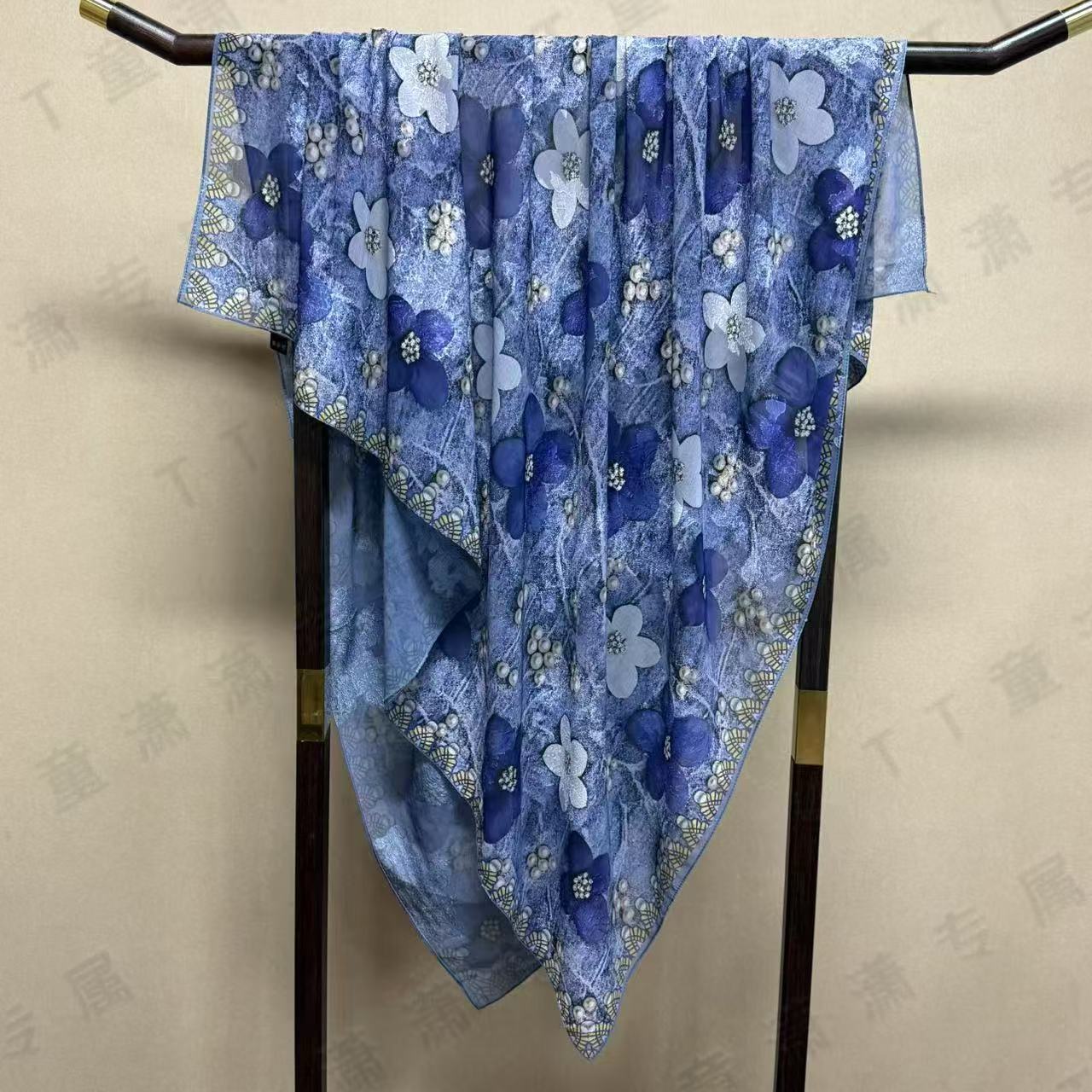 （星河漫步）浮光提花135*135左右方巾围巾