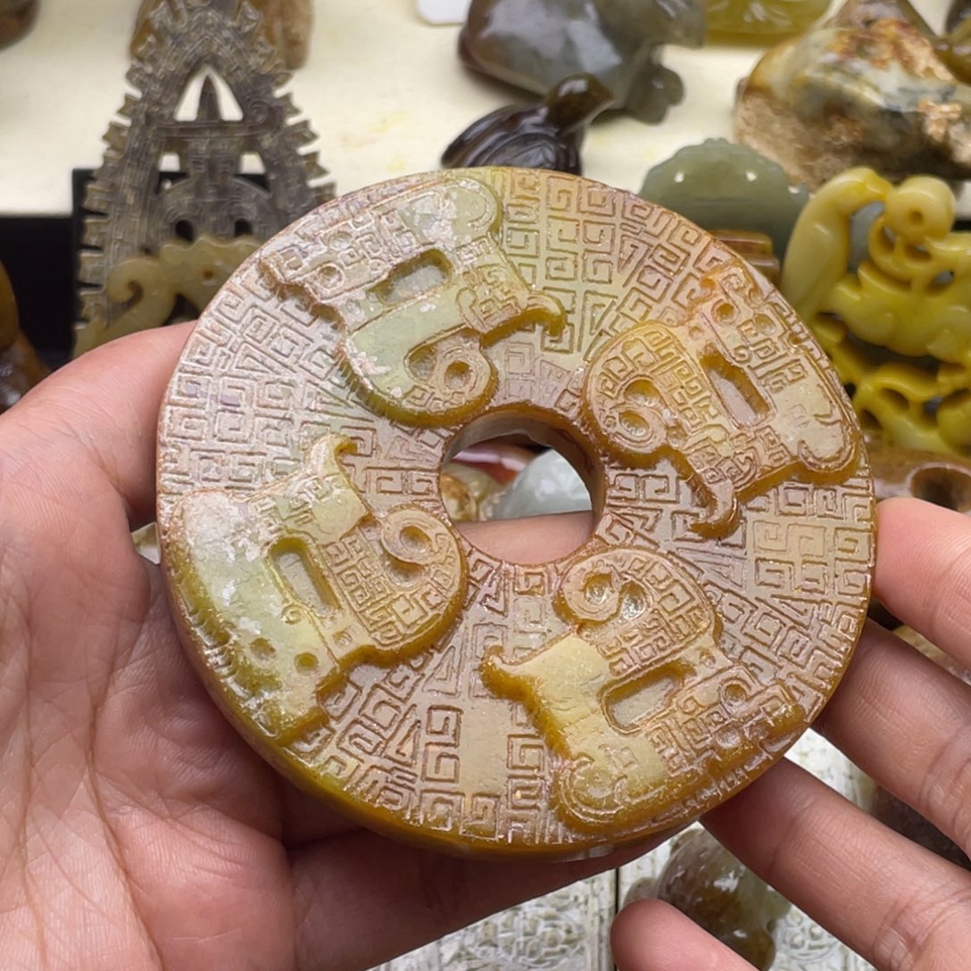 未镶嵌蛇纹石玉颈饰