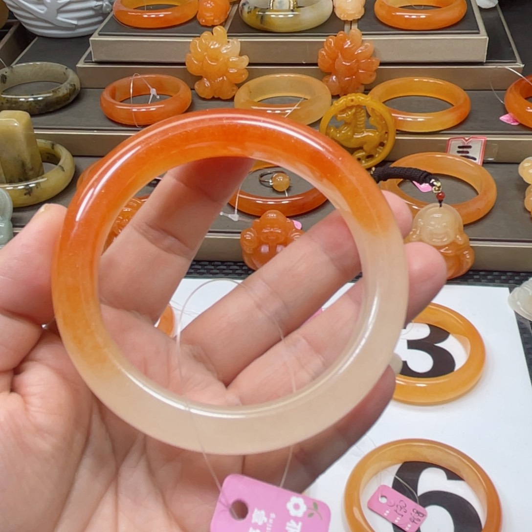 未镶嵌石英质玉（黄龙玉）手镯蜜***?