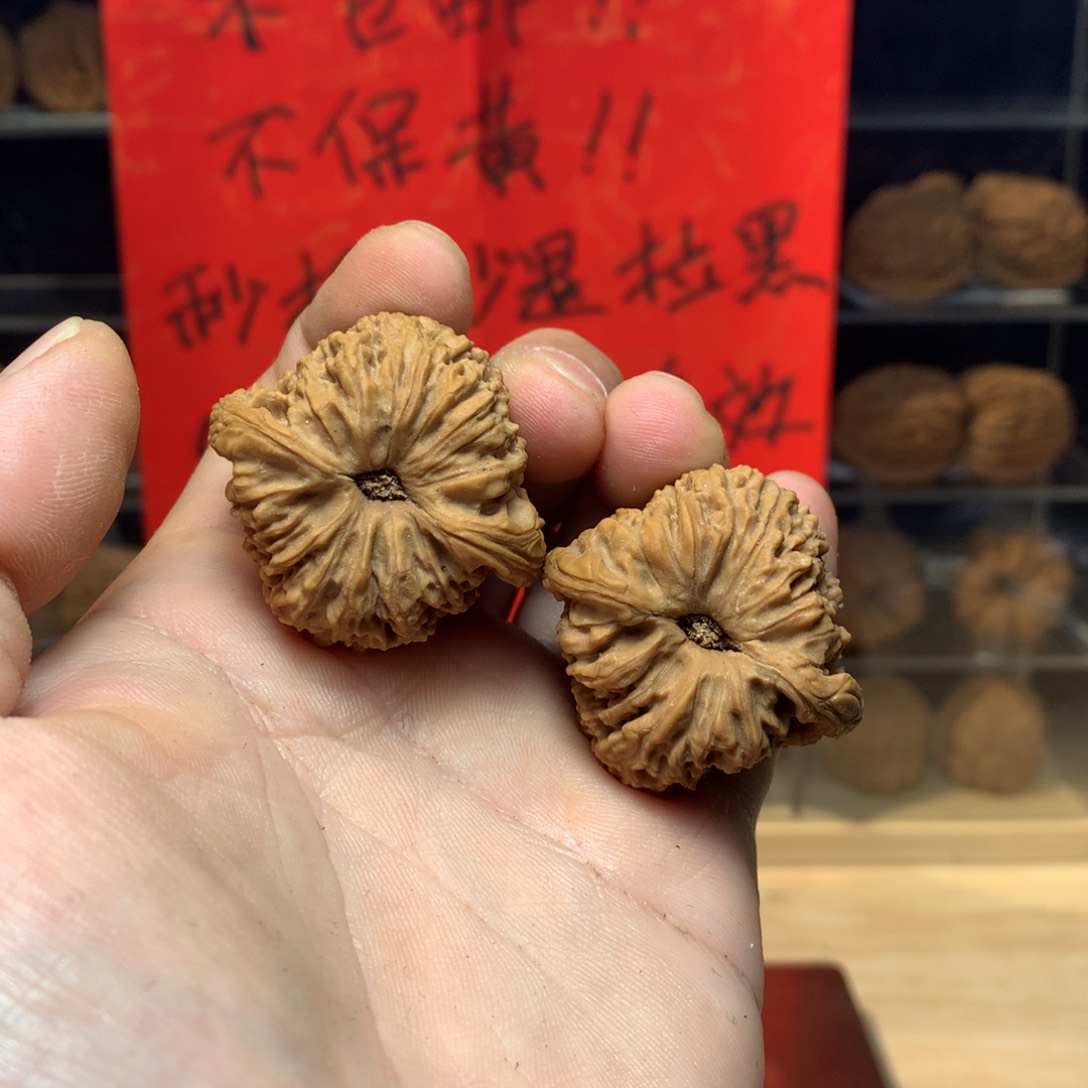 文玩核桃吊坠不**遇南疆