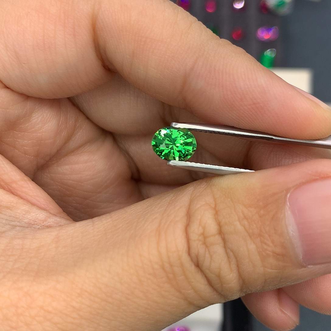 裸石未镶嵌石榴石（沙弗莱）1.33克拉