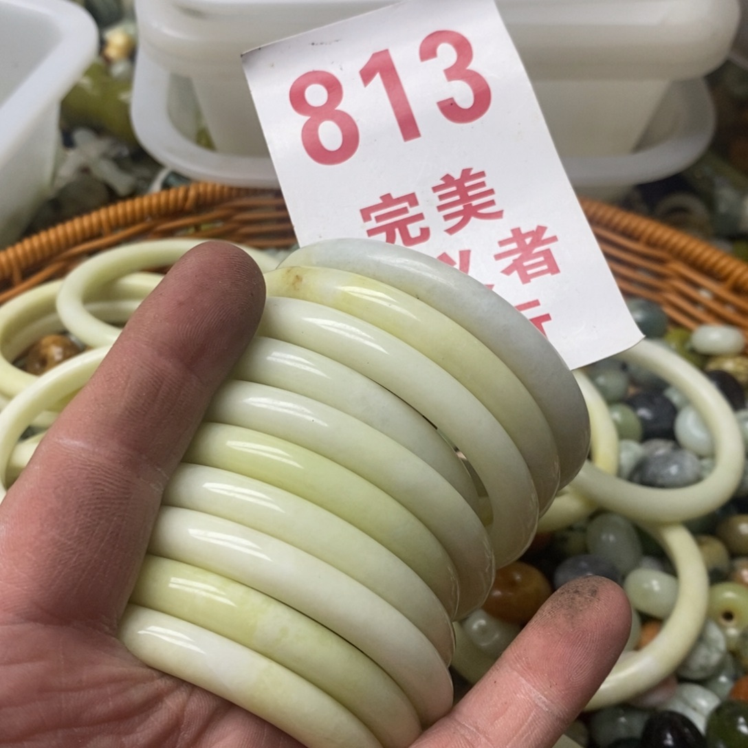 蛇纹石玉挂坠未镶嵌