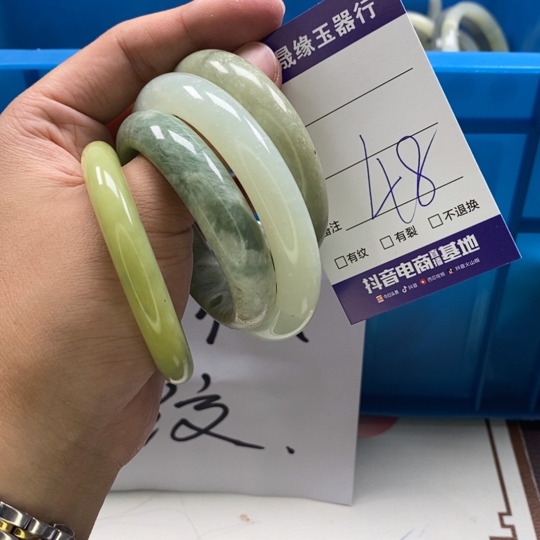 蛇纹石玉手镯未镶嵌