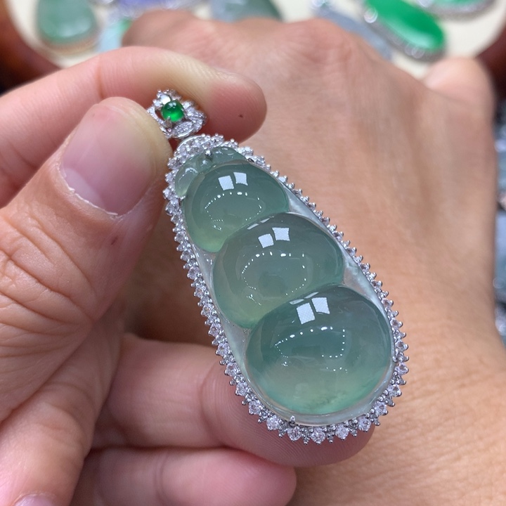 翡翠吊坠(不含链)18K金镶嵌