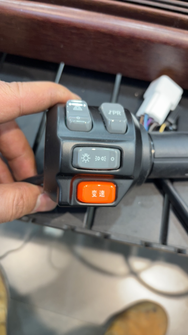 赛鸽黑武士转把开关