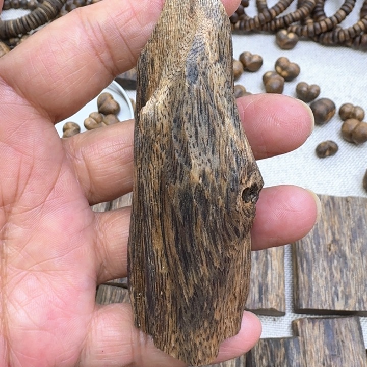 沉香沉香碎屑虫漏一个19.2克