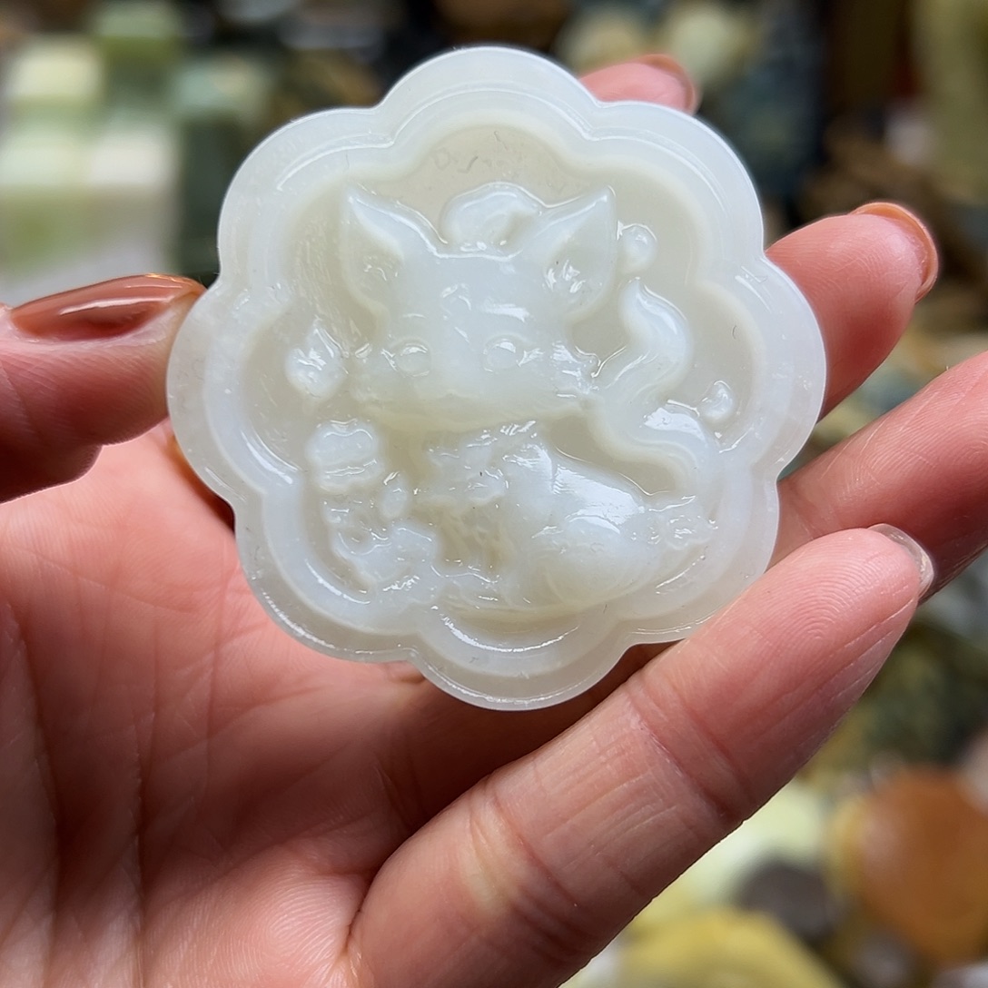 岫玉未镶嵌颈饰岫玉白狐狸