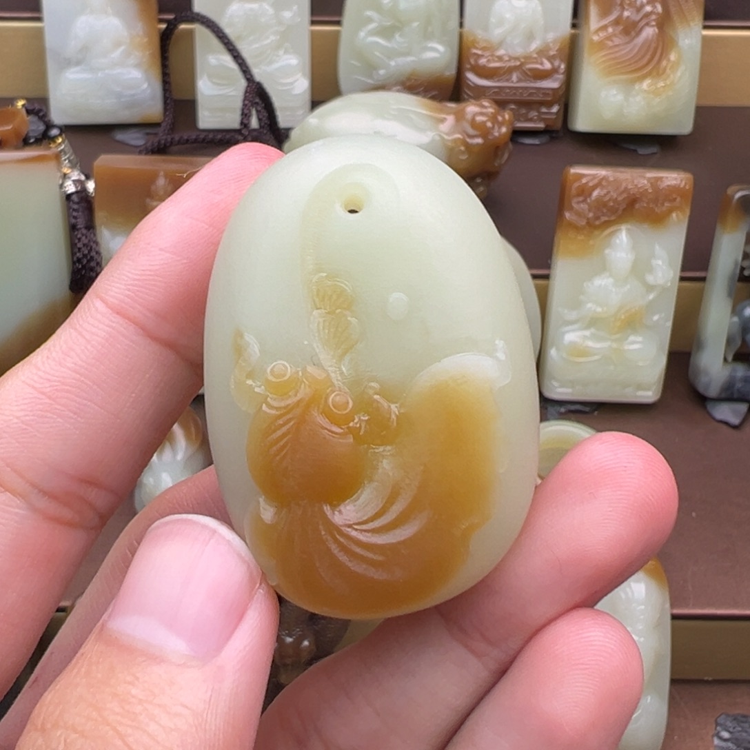 和田玉（糖玉）未镶嵌颈饰