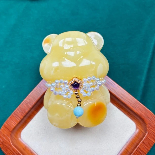 天然琥珀蜜蜡白花大熊。抖音基地发货。带证书。