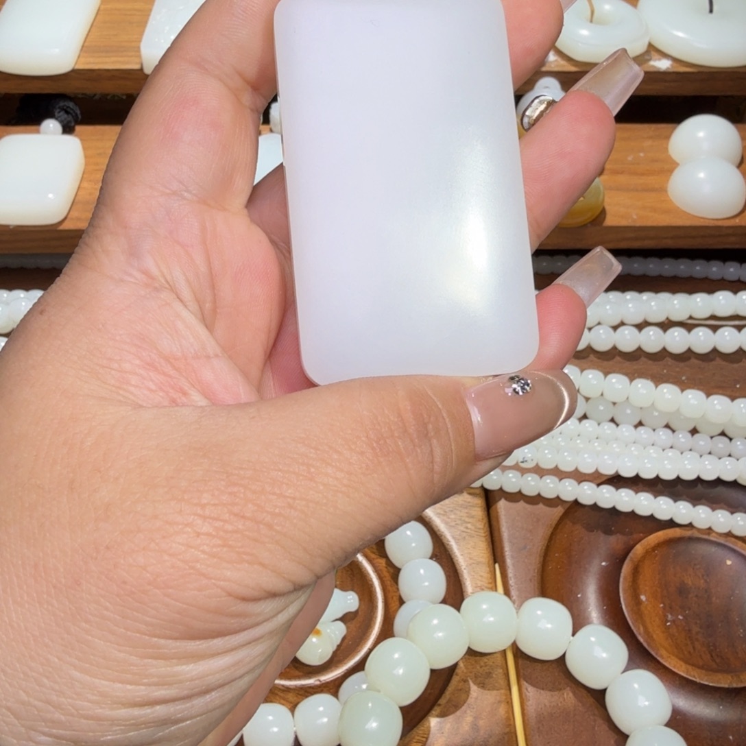 用***9和田玉未镶嵌颈饰