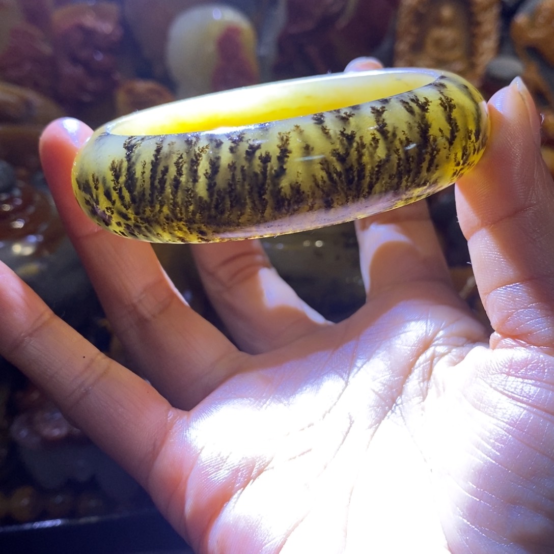 未镶嵌石英质玉（黄龙玉）颈饰