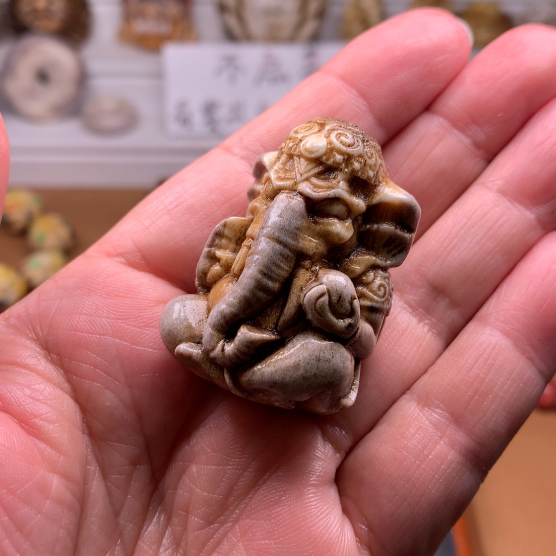 鹿骨吊坠天天都在盘