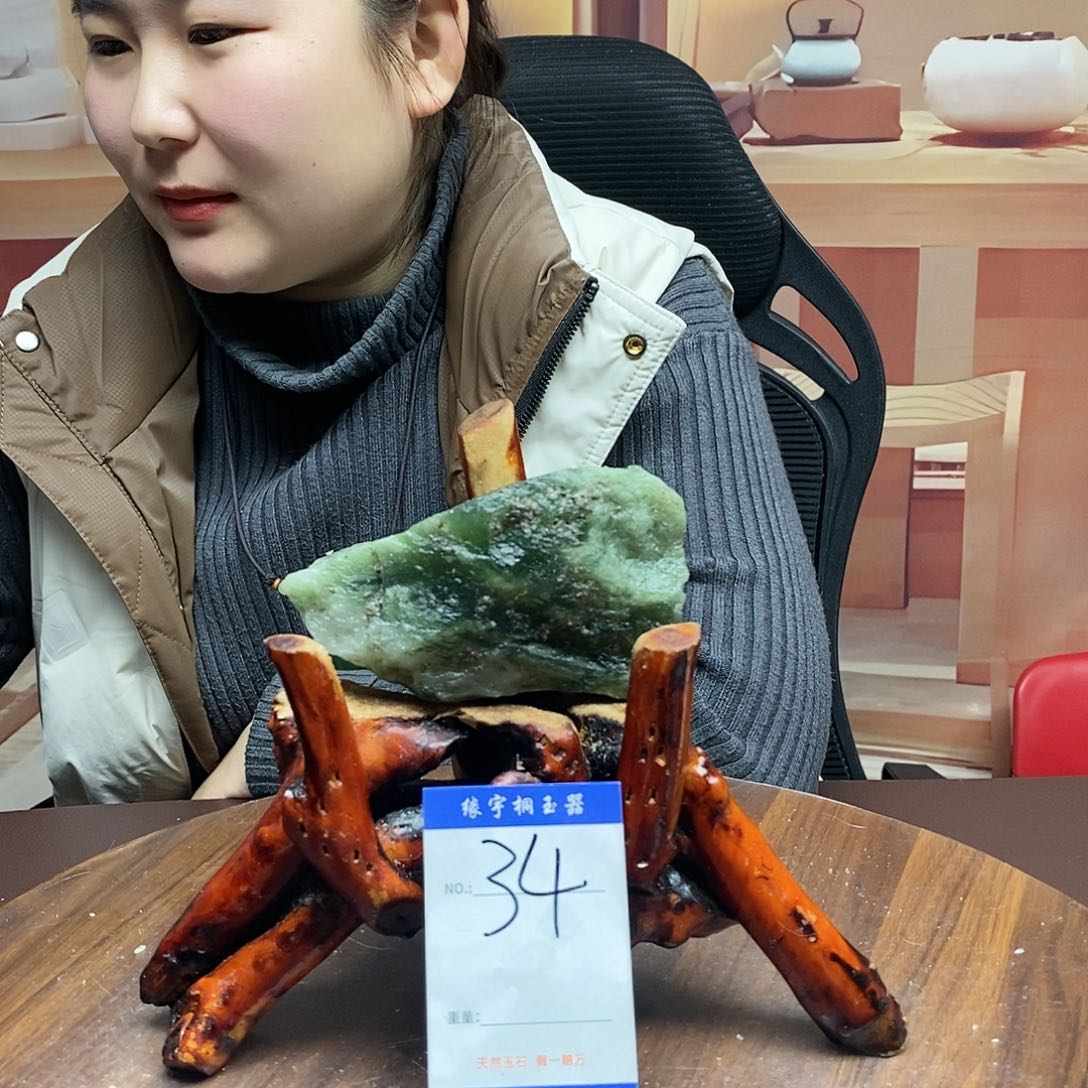 蛇纹石玉原石未镶嵌