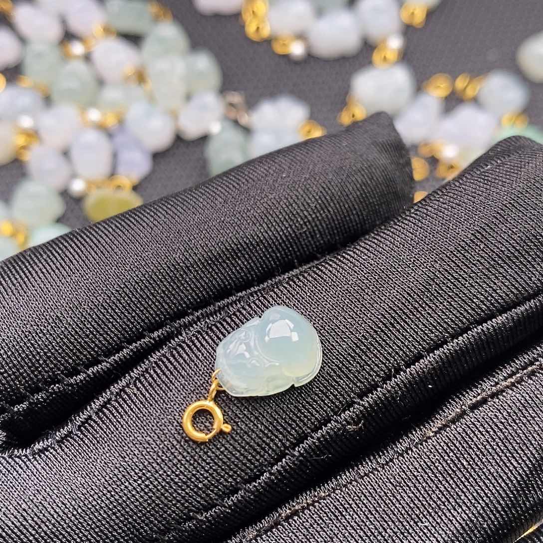 翡翠颈饰18K金镶嵌貔貅