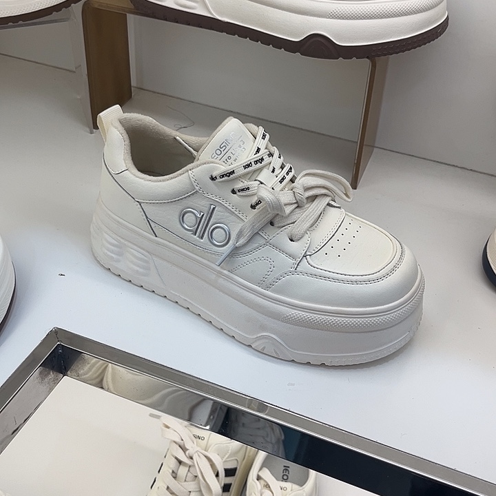 478547598米色38板鞋