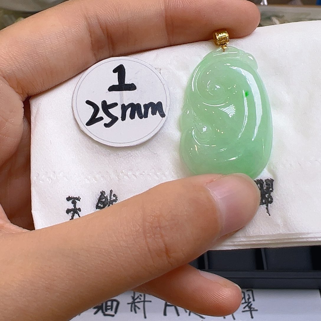 翡翠颈饰18K金镶嵌翡翠