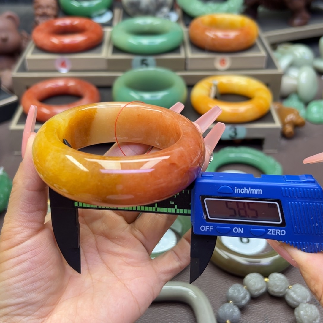 未镶嵌手镯石英岩玉