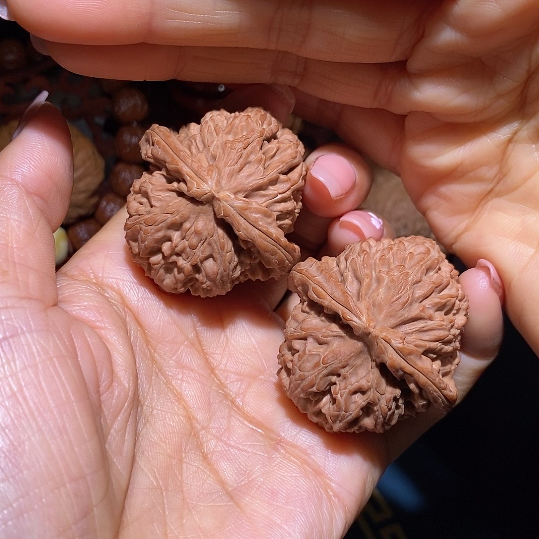 文玩核桃把件42三角白全品