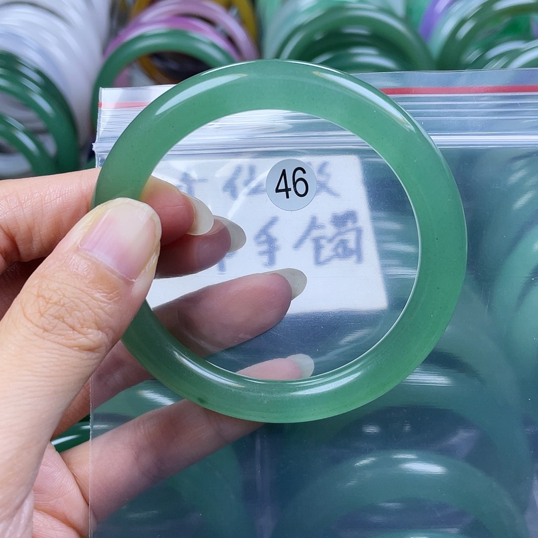 【闪购商品】未镶嵌手镯石英岩玉5455