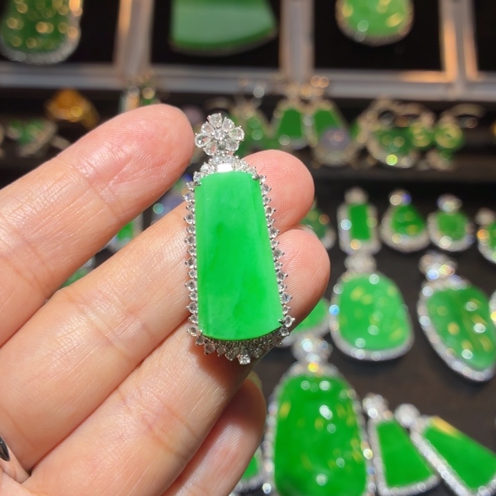 吊坠(不含链)18K金镶嵌翡翠翡翠