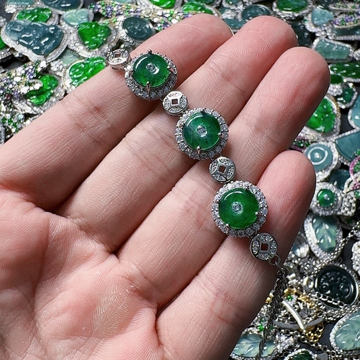 翡翠颈饰未镶嵌天然A货翡翠放漏