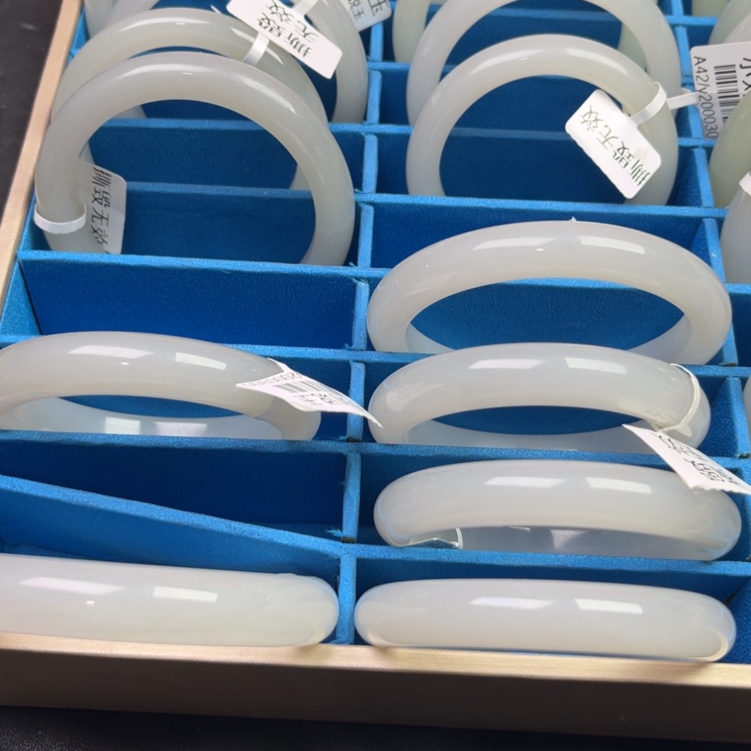 和田玉颈饰未镶嵌多样性拍一发一钢板料手镯货头