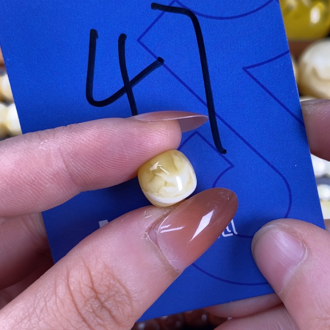 蜜蜡裸石未镶嵌蜜蜡