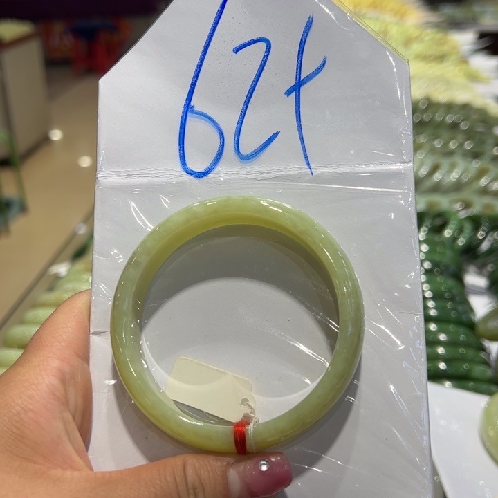 和田玉（糖玉）手镯未镶嵌棒*冰