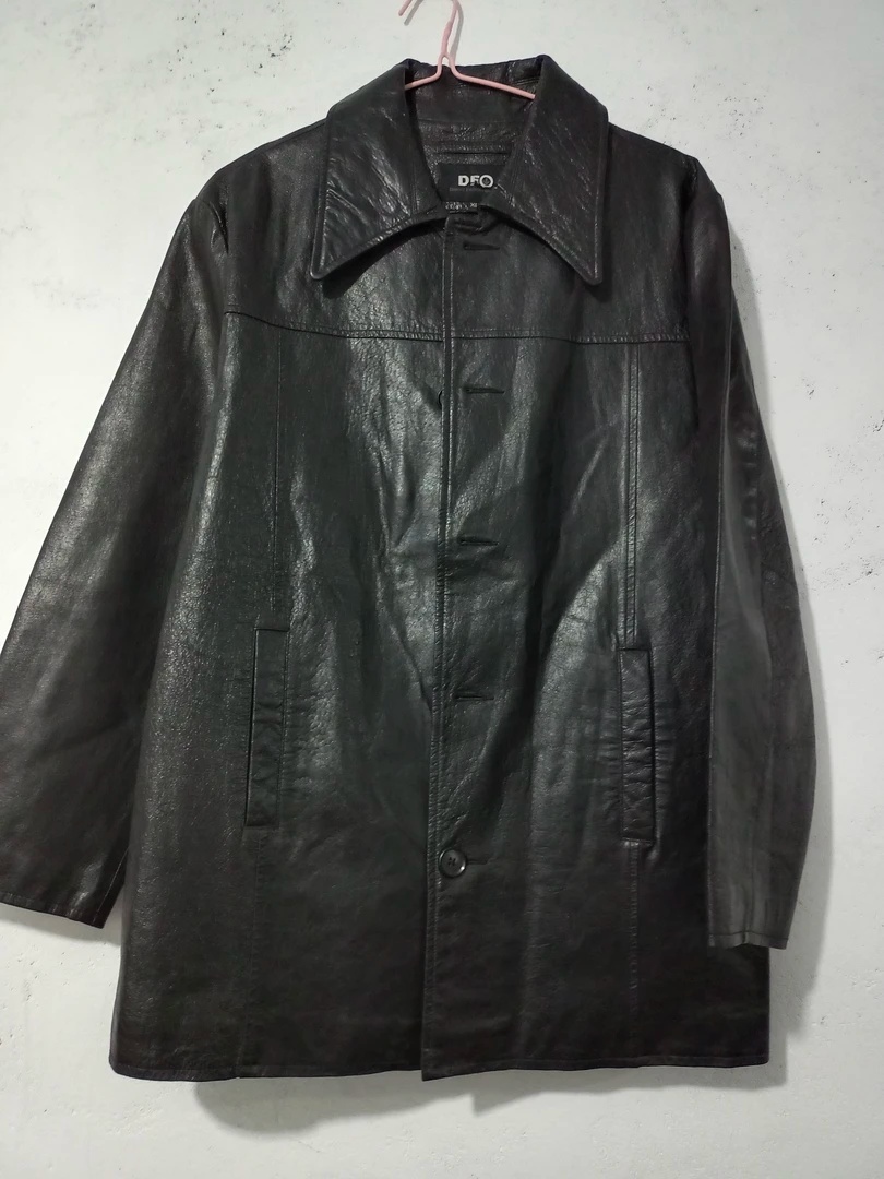 着皮衣 一物古一拍 偶有瑕疵 有穿着痕迹 介意者慎拍  不退不换