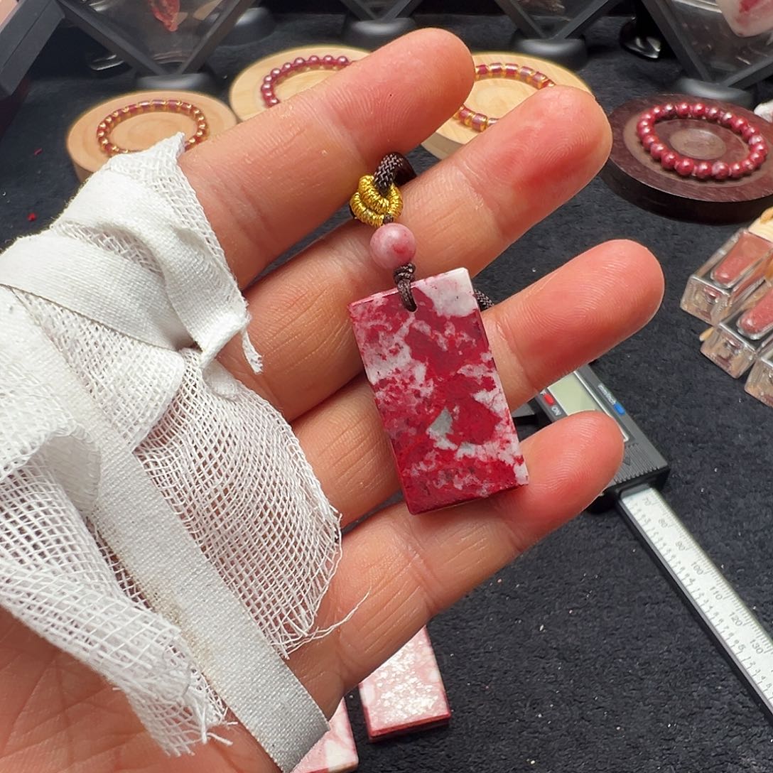 漠***然天然辰砂天然朱砂原石无事牌