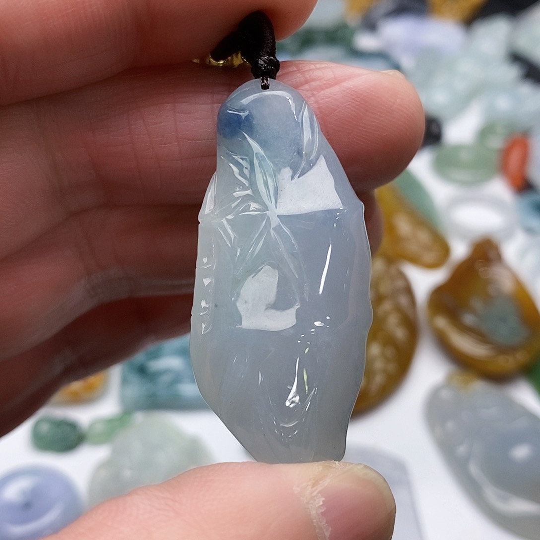 翡翠颈饰未镶嵌竹节