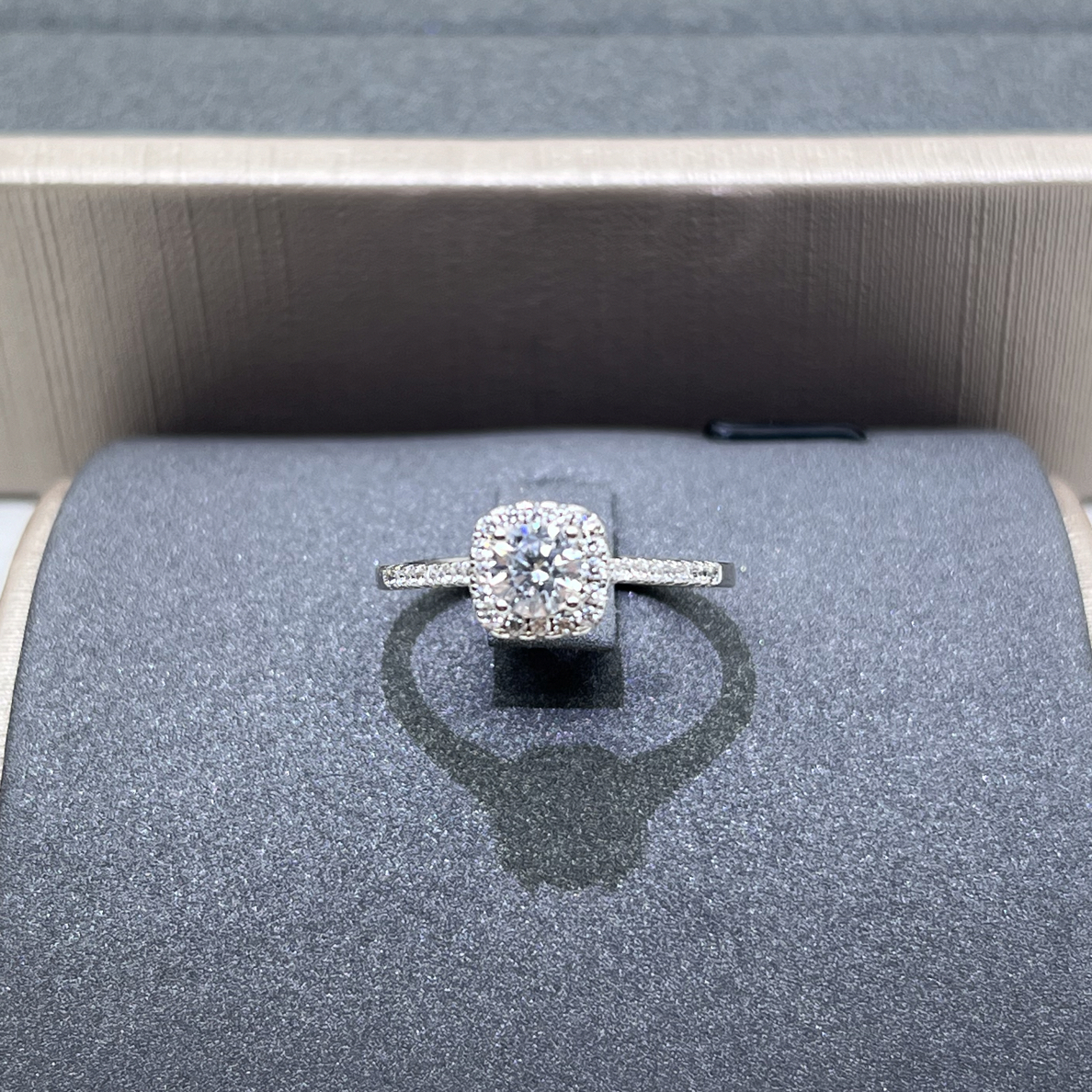  方包50分六爪戒指