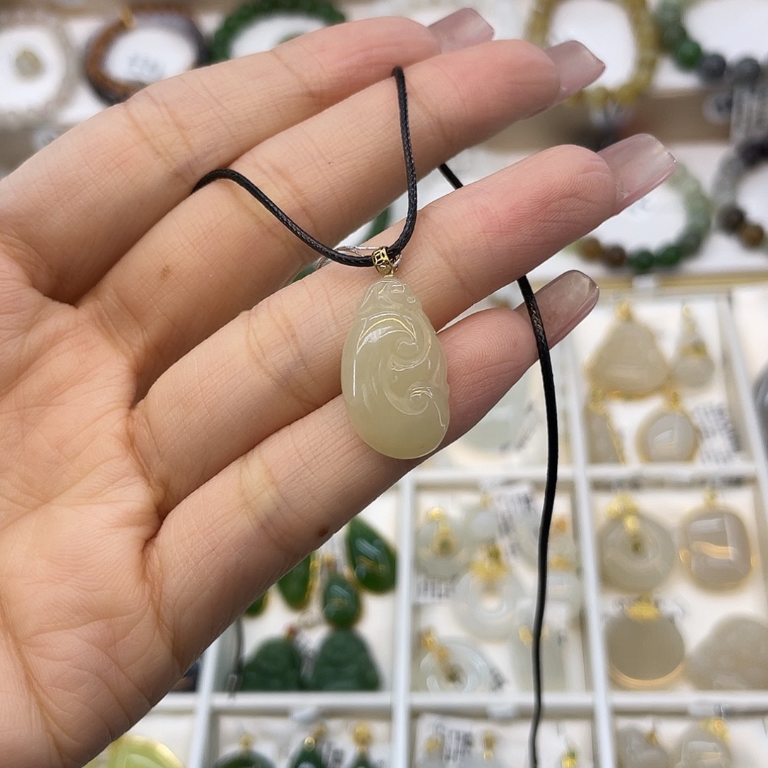 和田玉18K金镶嵌颈饰