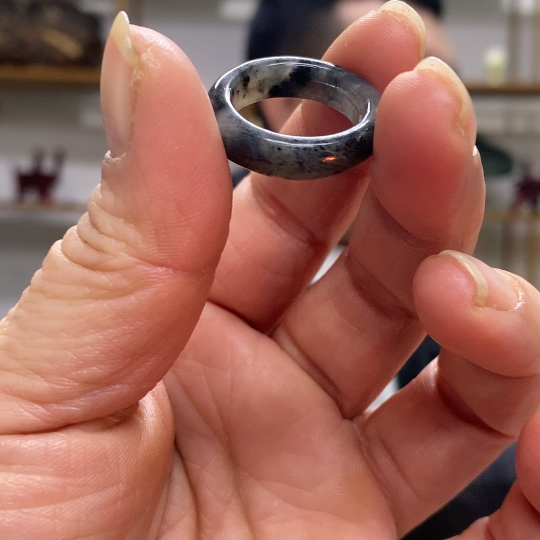 蛇纹石玉戒指小未镶嵌燕*