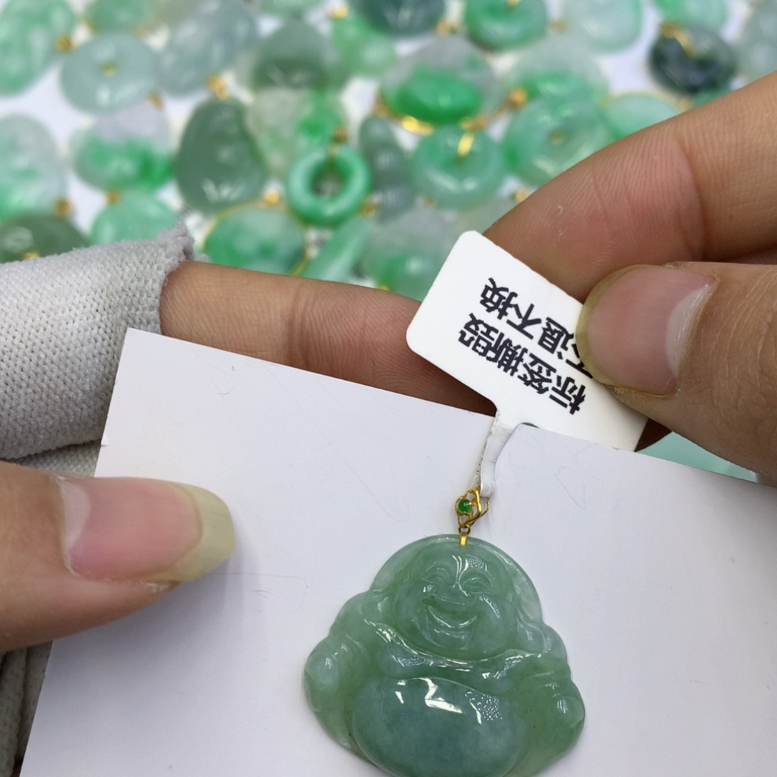 翡翠颈饰未镶嵌翡翠
