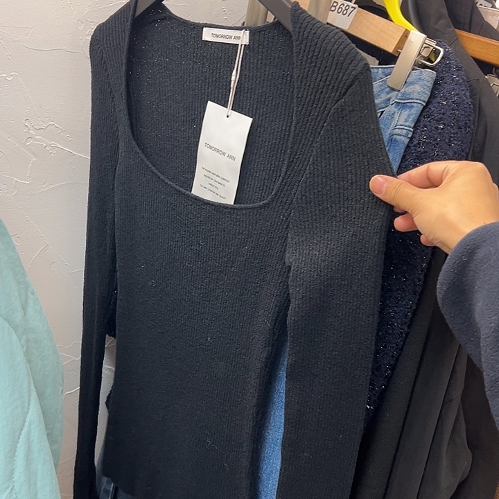 今天新款 袖子很长的气质黑色针织衫