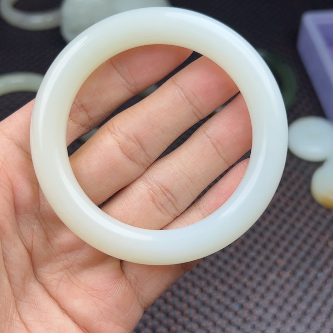 紫***衣未镶嵌和田玉挂件