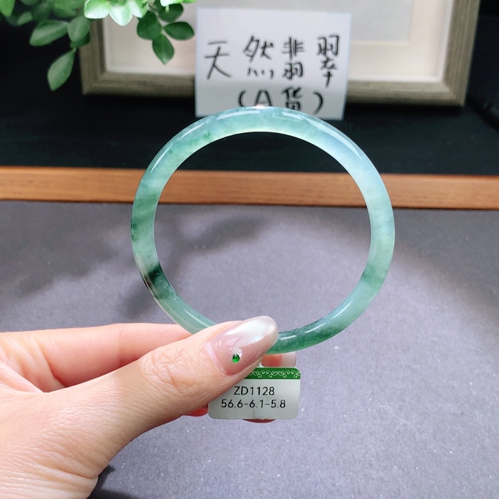 翡翠手镯未镶嵌天然翡翠手镯