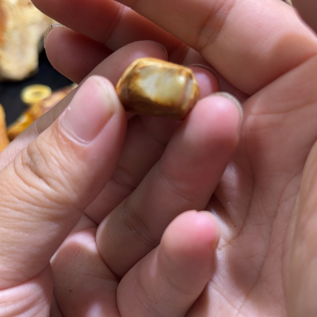 定制琥珀未镶嵌原石定制