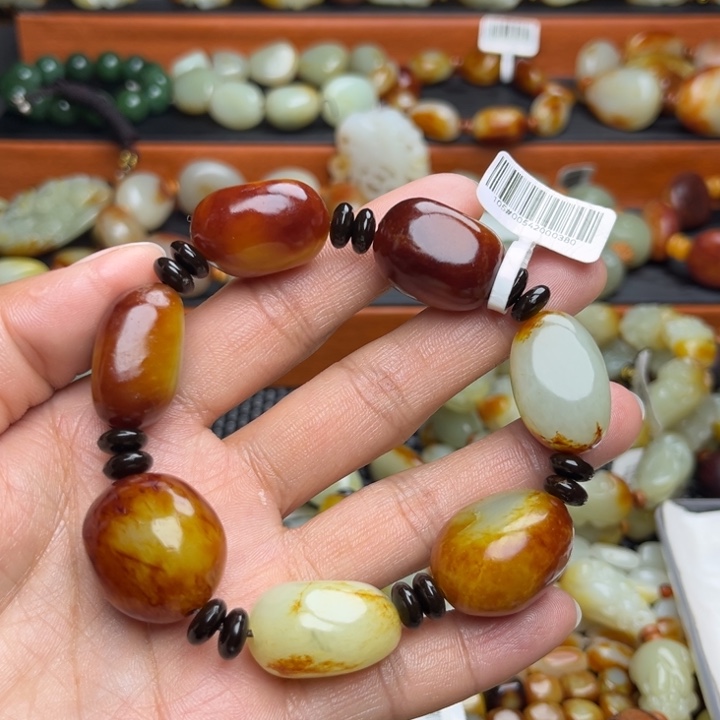 和田玉颈饰未镶嵌看*