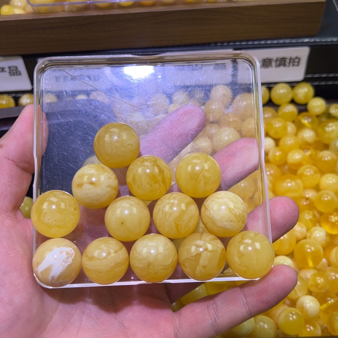 吃***菜蜜蜡未镶嵌裸石13颗20圆珠