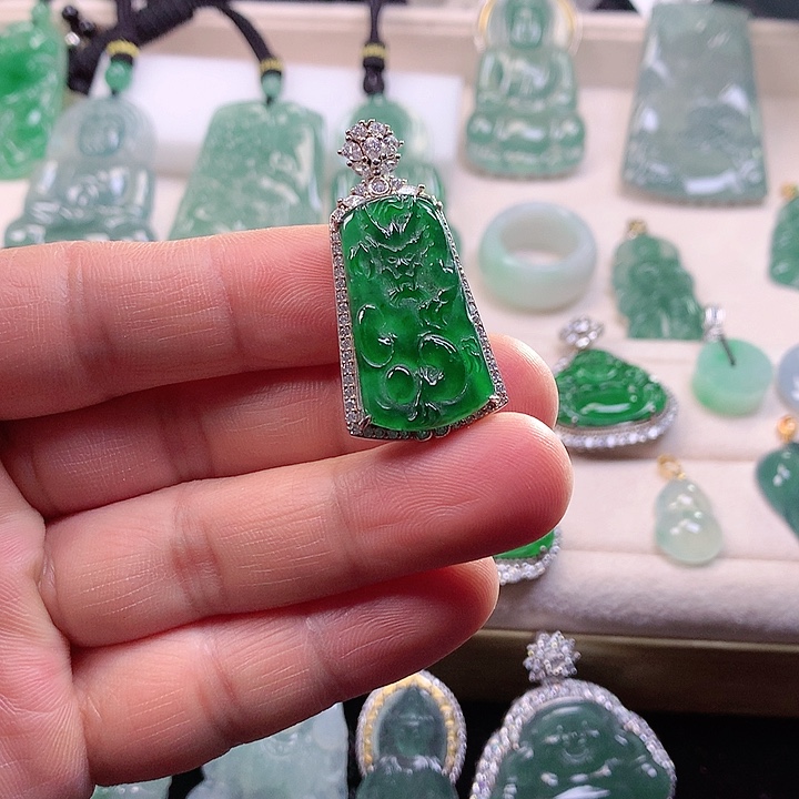 翡翠颈饰银S925镶嵌翡翠