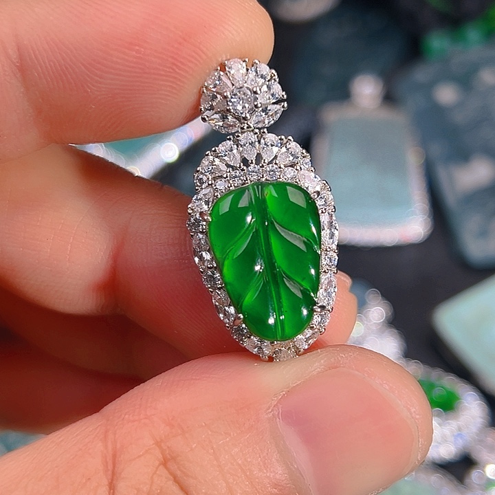 翡翠颈饰未镶嵌，