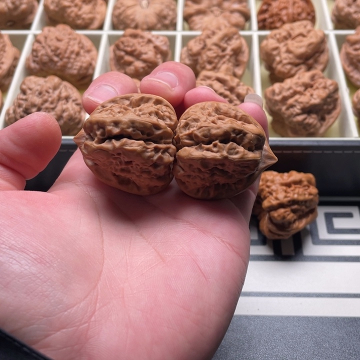 绾***绾吊坠文玩核桃蛤蟆头