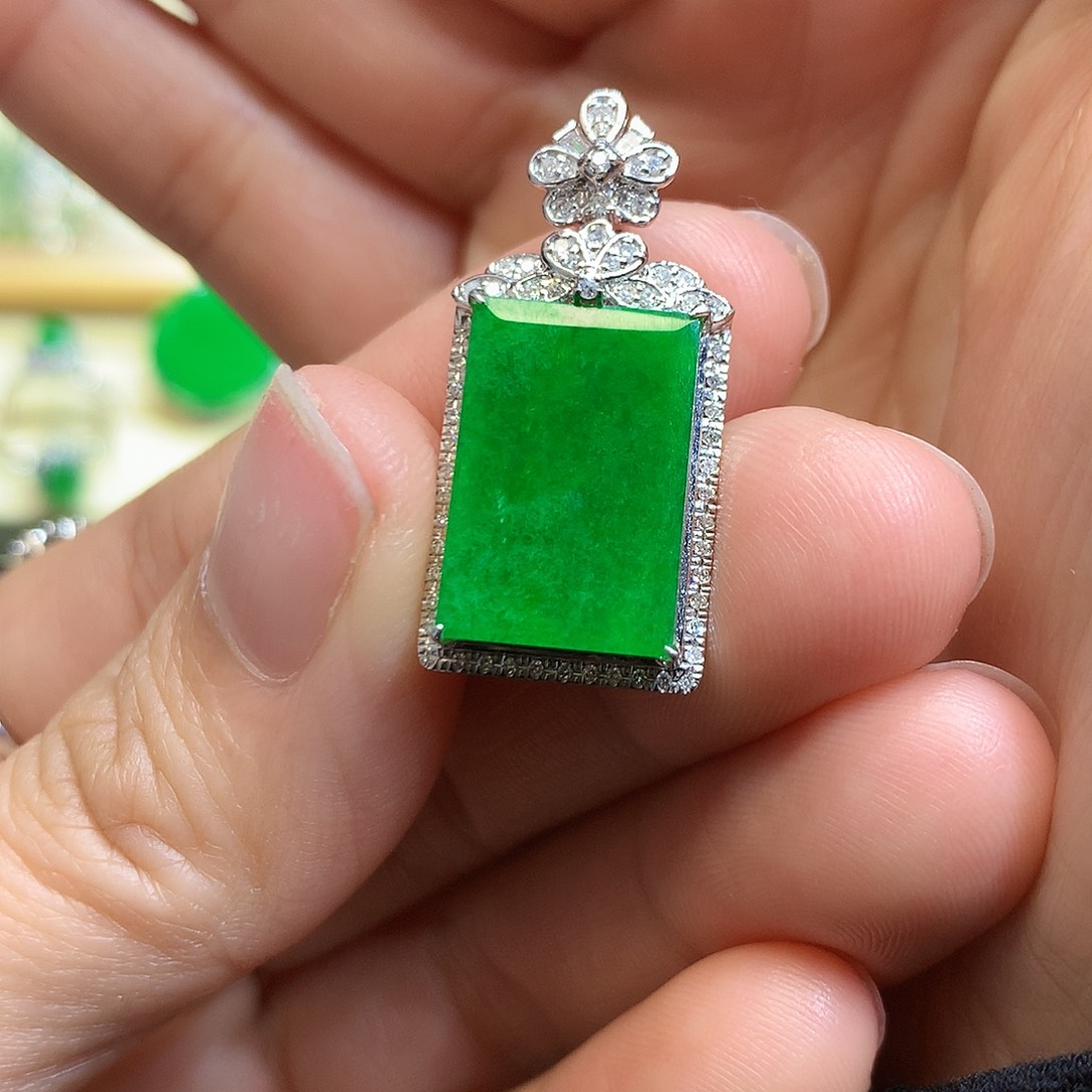 翡翠吊坠(不含链)18K金镶嵌