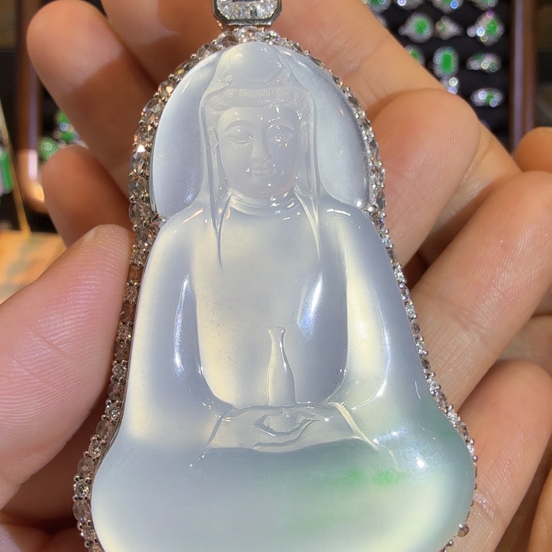 翡翠吊坠(赠链)18K金镶嵌玻璃种金丝绿大观音