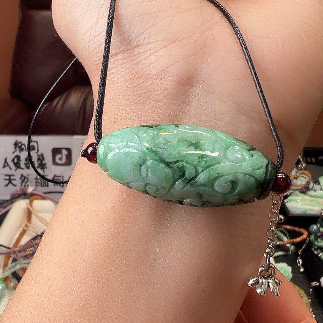 翡翠未镶嵌颈饰吊坠